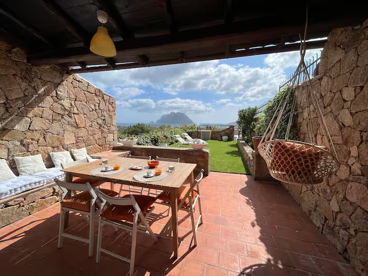 Patio con vista Tavolara